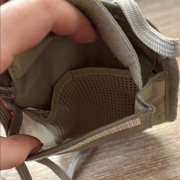 Eagle Creek Crossbody Bag - Picture 3 of 6